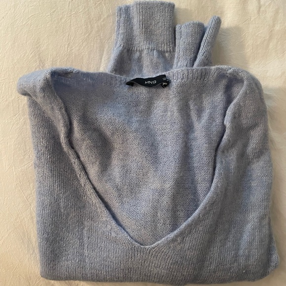 Light blue sweater - Picture 2 of 2